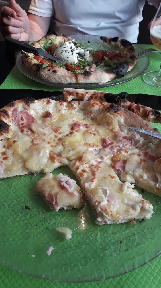 Pizza Munster Base Crème Avec Ajout de Jambon